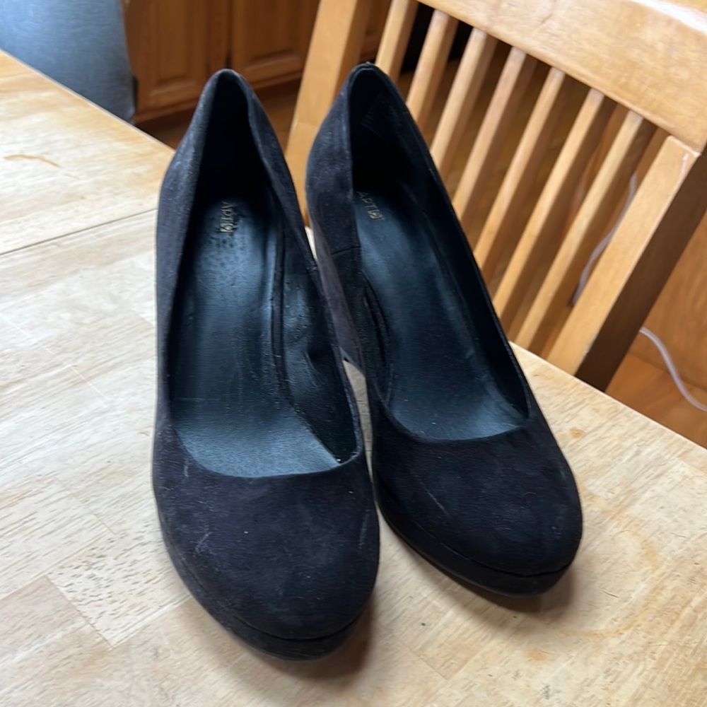 Apt 9 Black Wedges